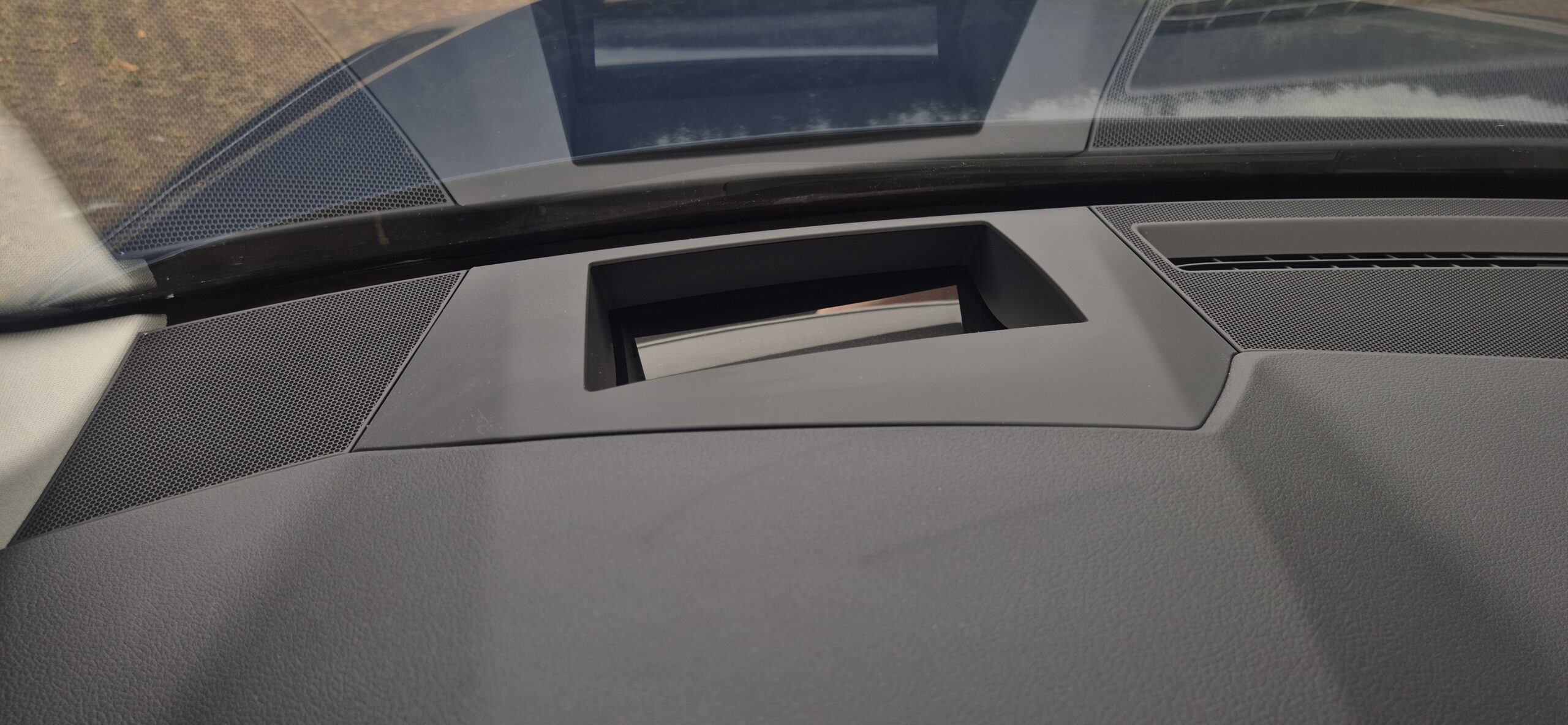 
								Audi A6 Avant 55 TFSIe – 2025 – 9.320 km full									