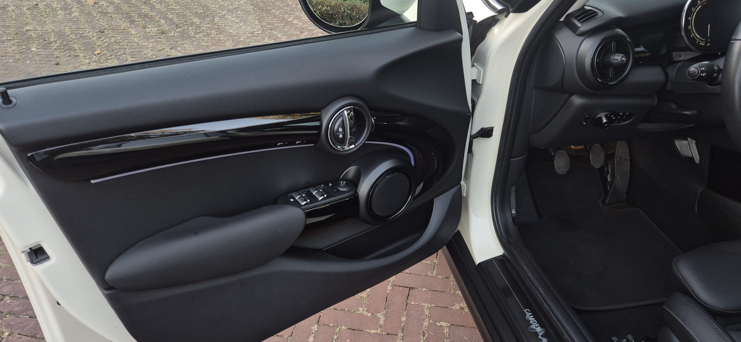 
								Mini One – 2022 – 26.382 km full									